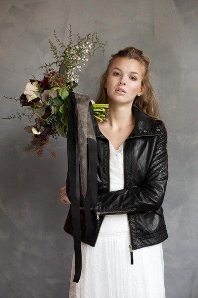 Brautkleid mit Lederjacke Braut mit Lederjacke