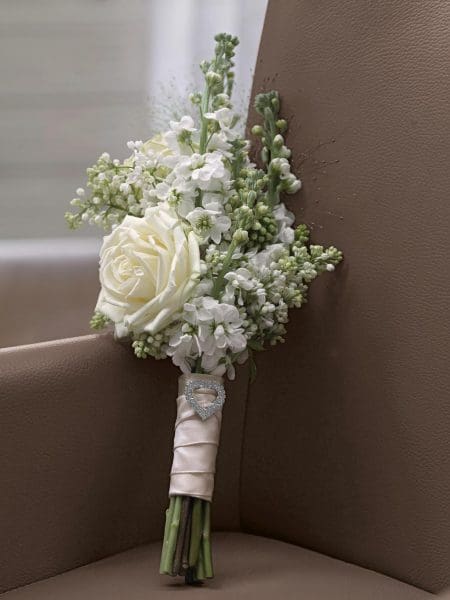 Brautstrauss Rosen und Flieder Brautstrauß mit Rosen und Flieder