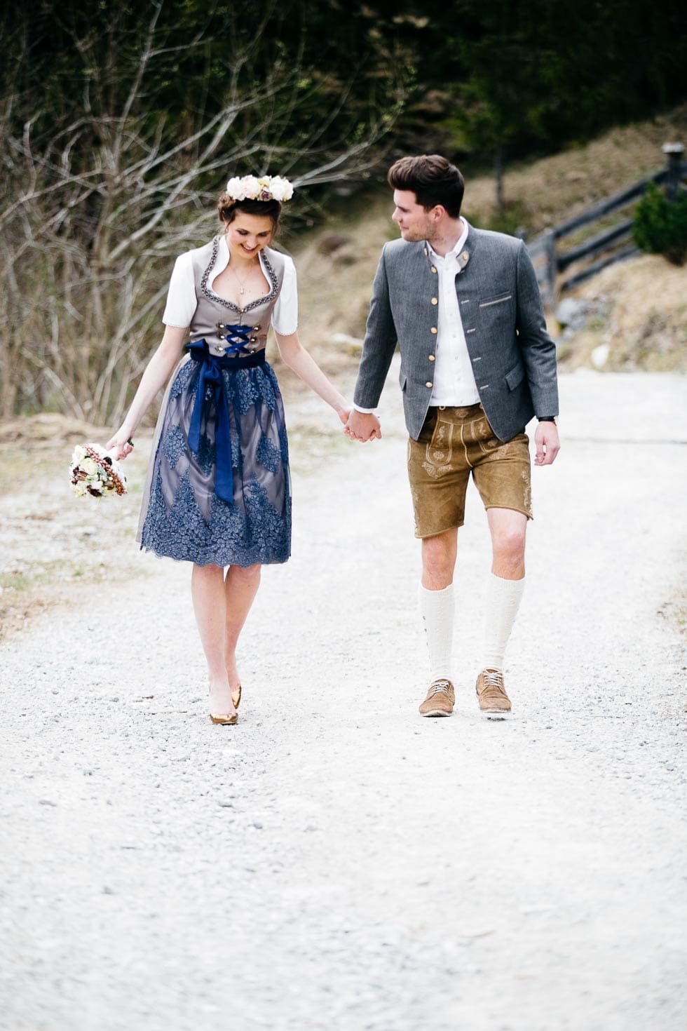 Herbstliches Styled-Shoot in den Bayerischen Alpen Trachtenhochzeit Look