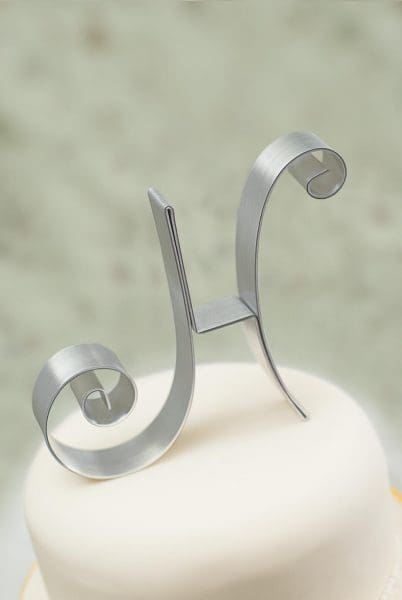 Hochzeitstorte mit schönem Topper Hochzeitstorte mit schönem Topper