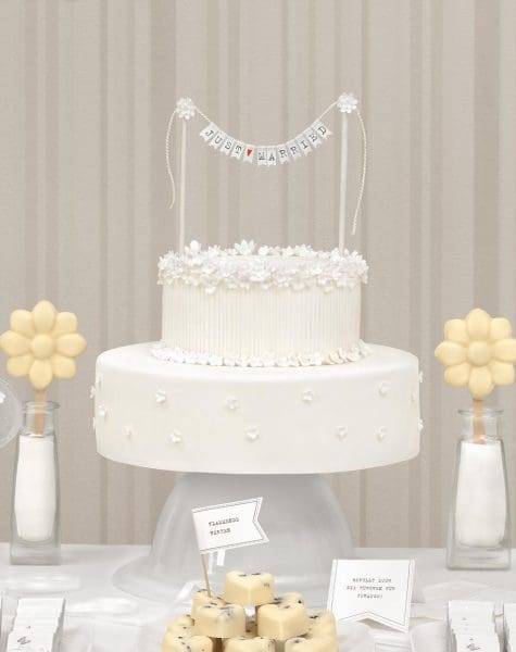 Hochzeitstote mit Girlande Hochzeitstorte mit Girlande