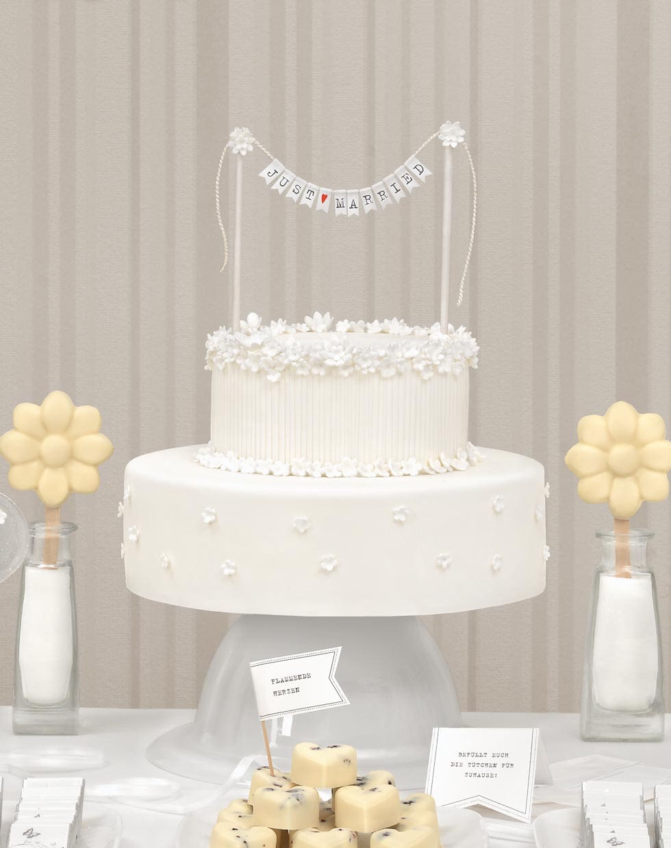 Hochzeitstote mit Girlande Hochzeitstorte mit Girlande