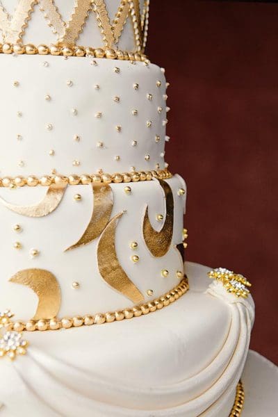 Hochzeitstorte mit Goldverzierung Hochzeitstorte mit Goldverzierung