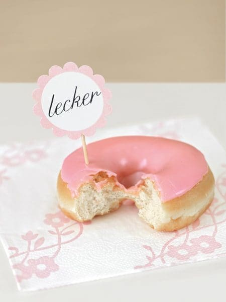 Rosa Donuts mit Schildchen Rosa Donuts
