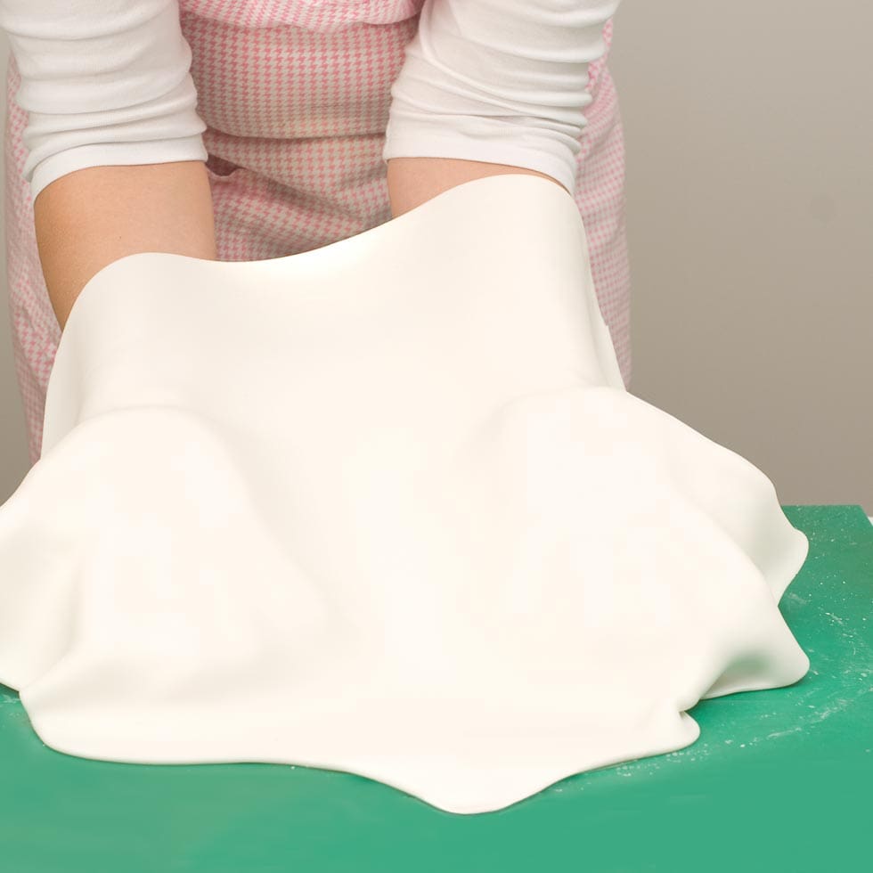 Torte mit Fondant eindecken