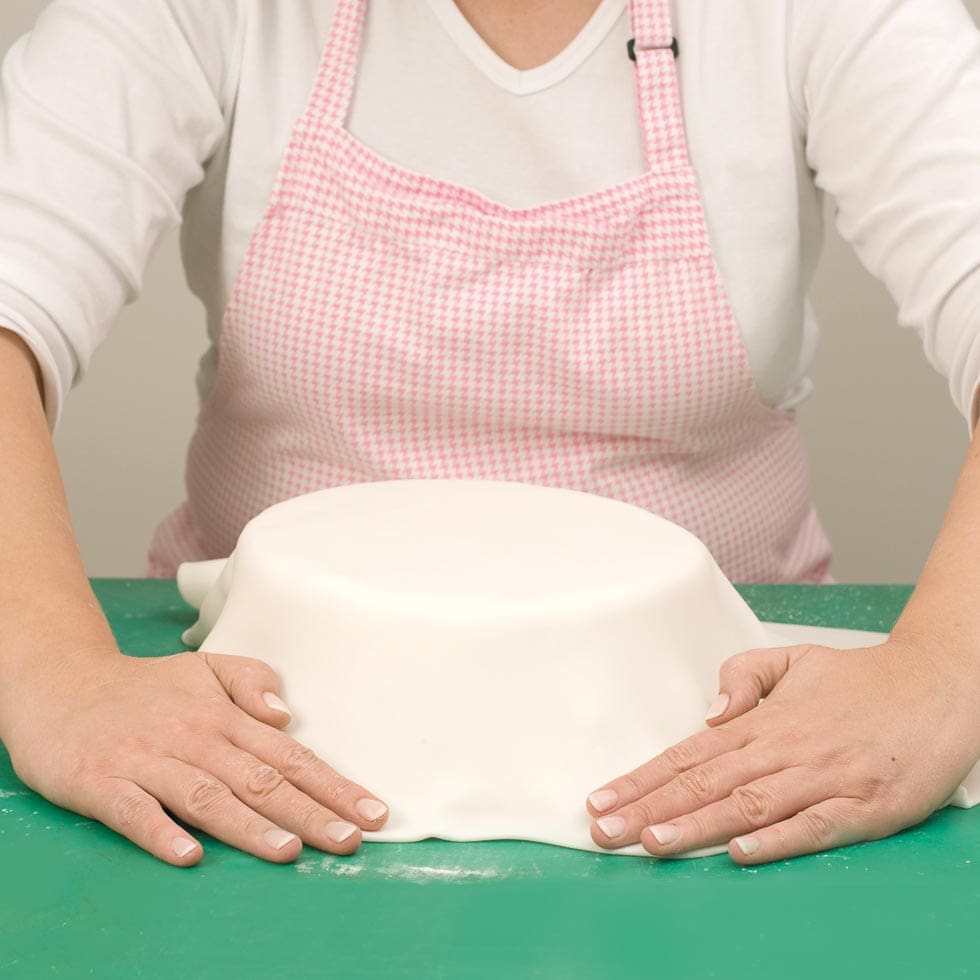 Torte mit Fondant eindecken