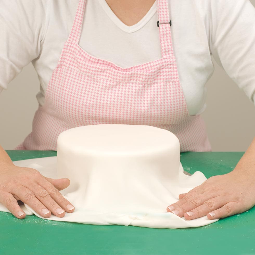 Torte mit Fondant eindecken