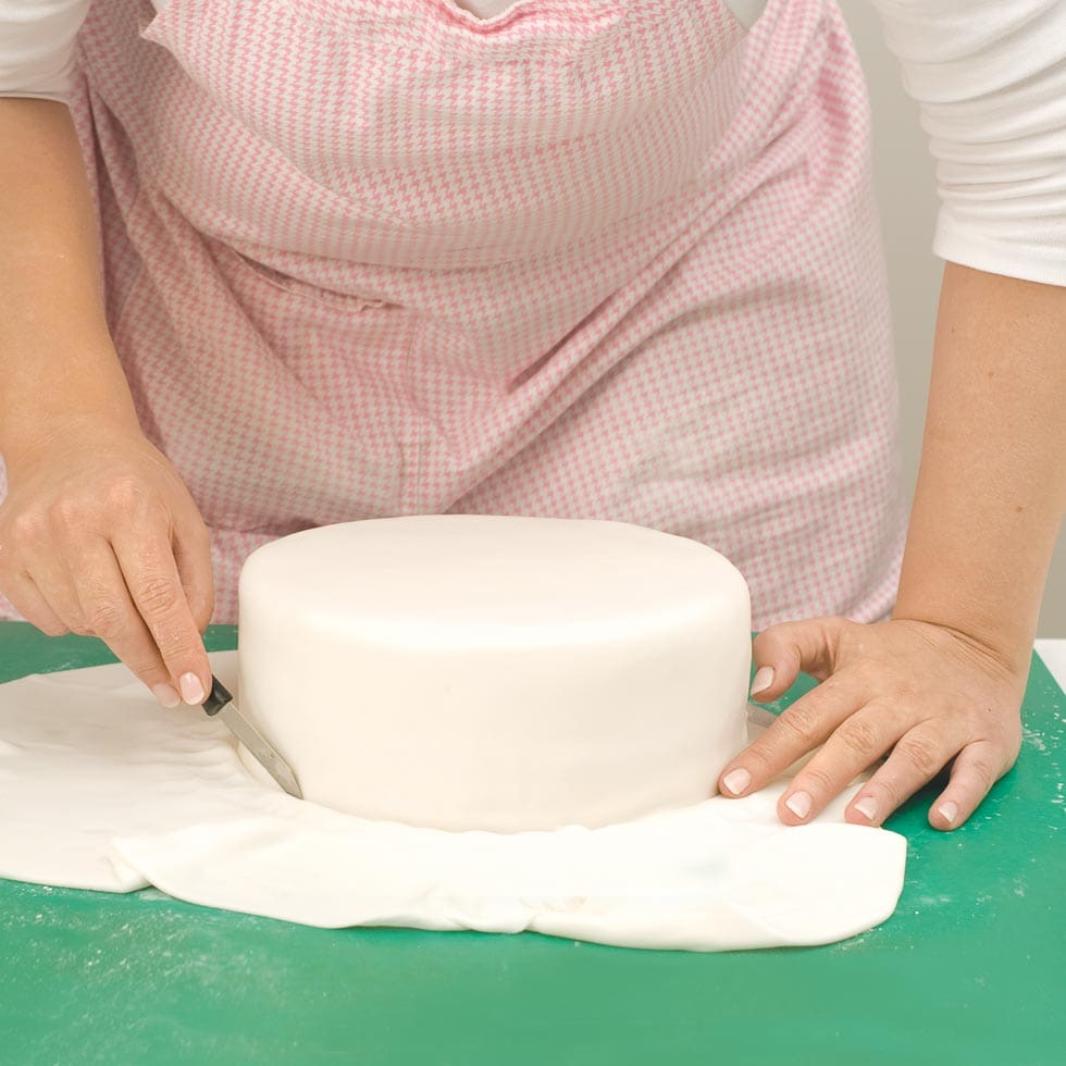 Torte mit Fondant eindecken