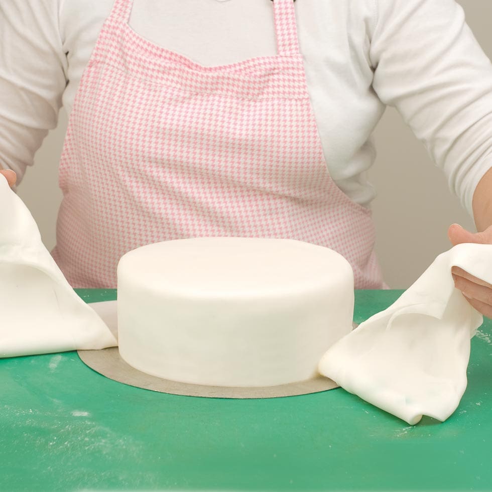 Torte mit Fondant eindecken Anleitung