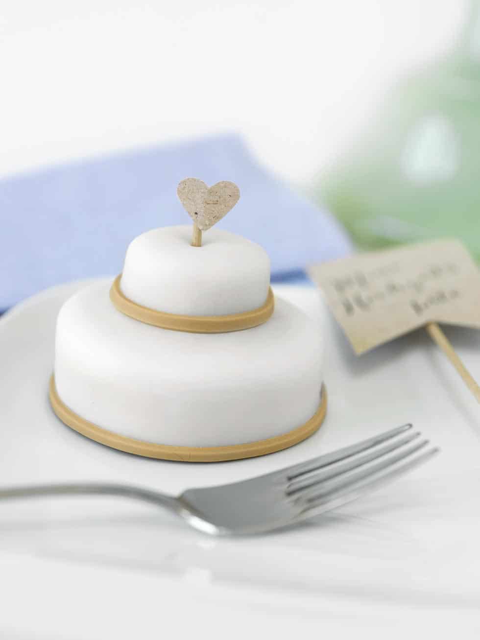 Mini-Hochzeitstorte backen Mini-Hochzeitstorte backen