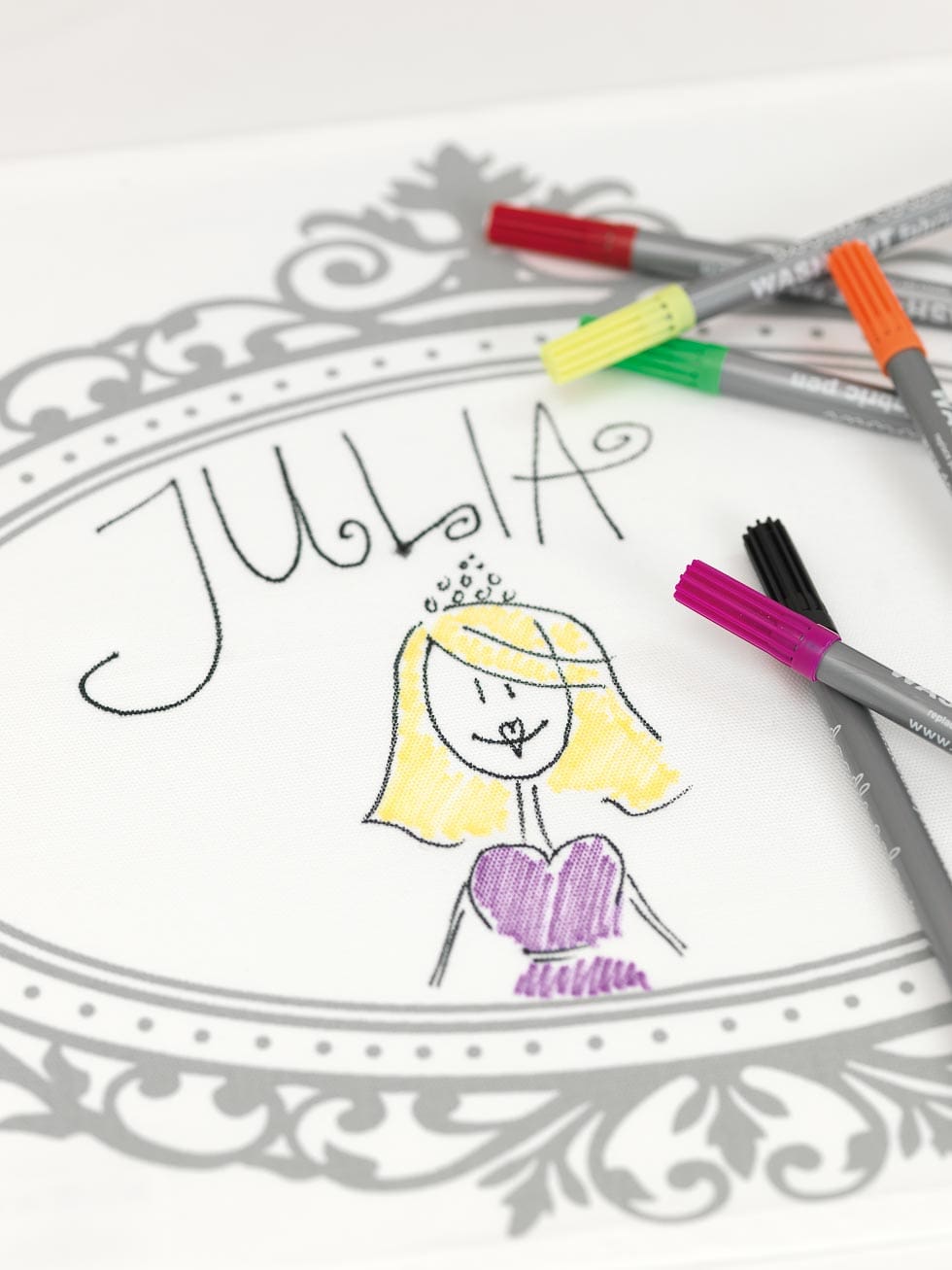 Kindertisch Hochzeit: Ideen, Deko & geniale Tipps Platzset selbst bemalen
