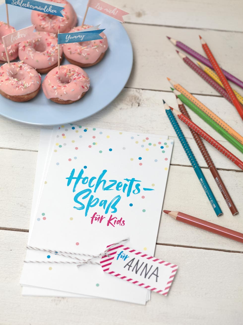 Kindertisch Hochzeit: Ideen, Deko & geniale Tipps Malbuch Kinder Hochzeit