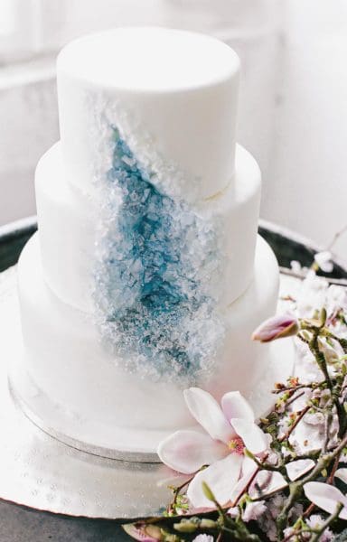 Hochzeitstorte mit Kristallen Hochzeitstorte mit Kristallen