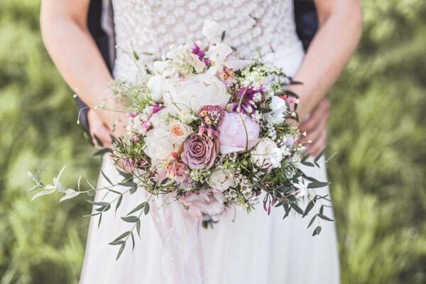 Brautstrauß in Rosa, weiß und violett Brautstrauß Rosa, weiß und violett