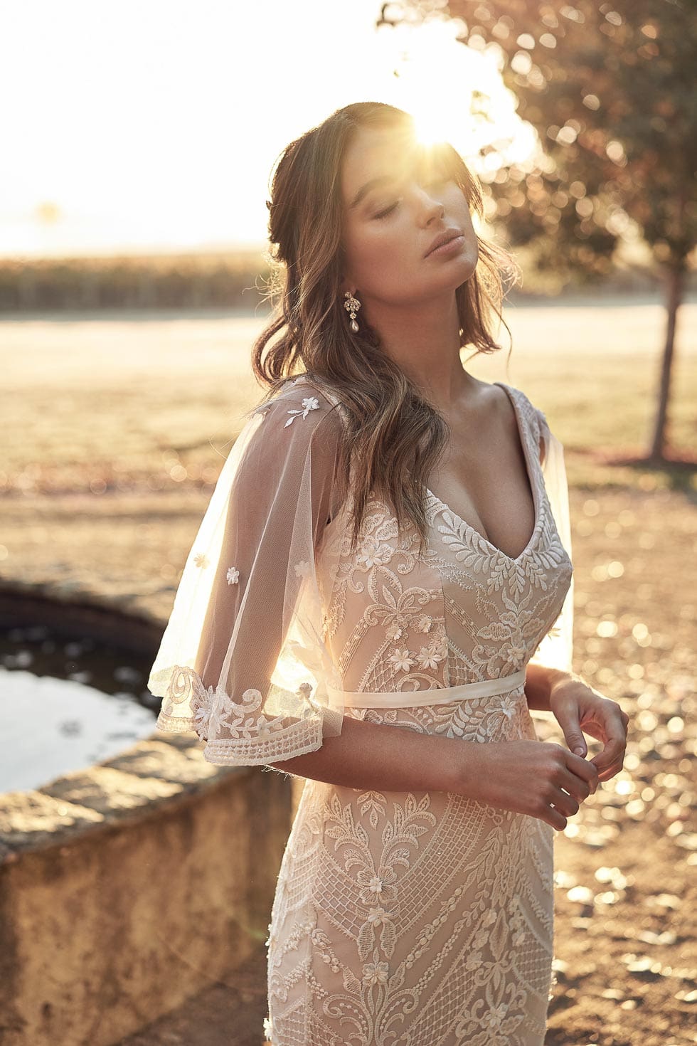 Anna-Campbell-Brautkleid_2020_Lexi Trumpet with Draped Sleevees (2) Brautkleid-Farbe Nude Lexi Anna Campbell