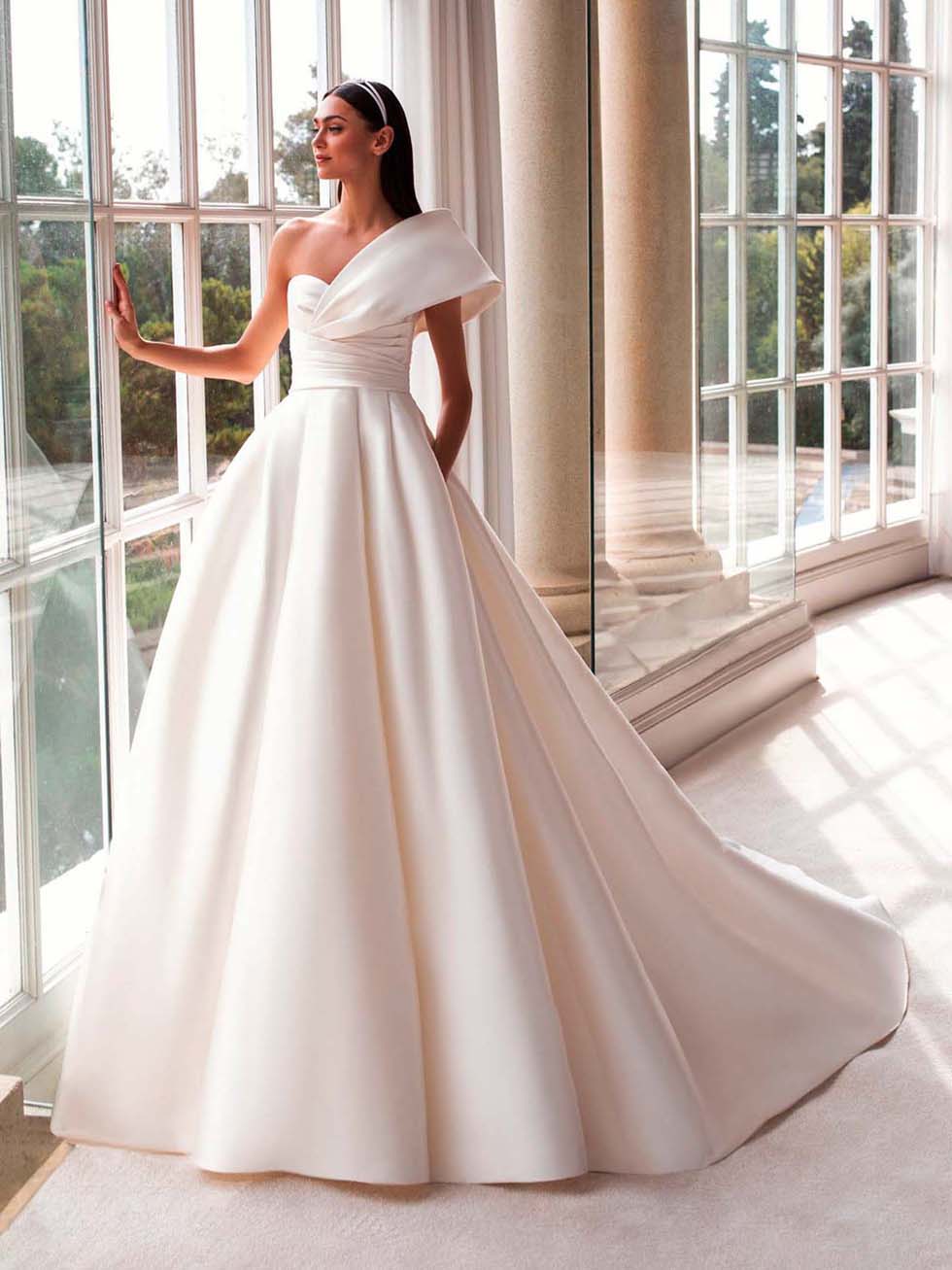 Brautkleider_Pronovias-2020_SEDNA_B Brautkleid Satin Pronovias