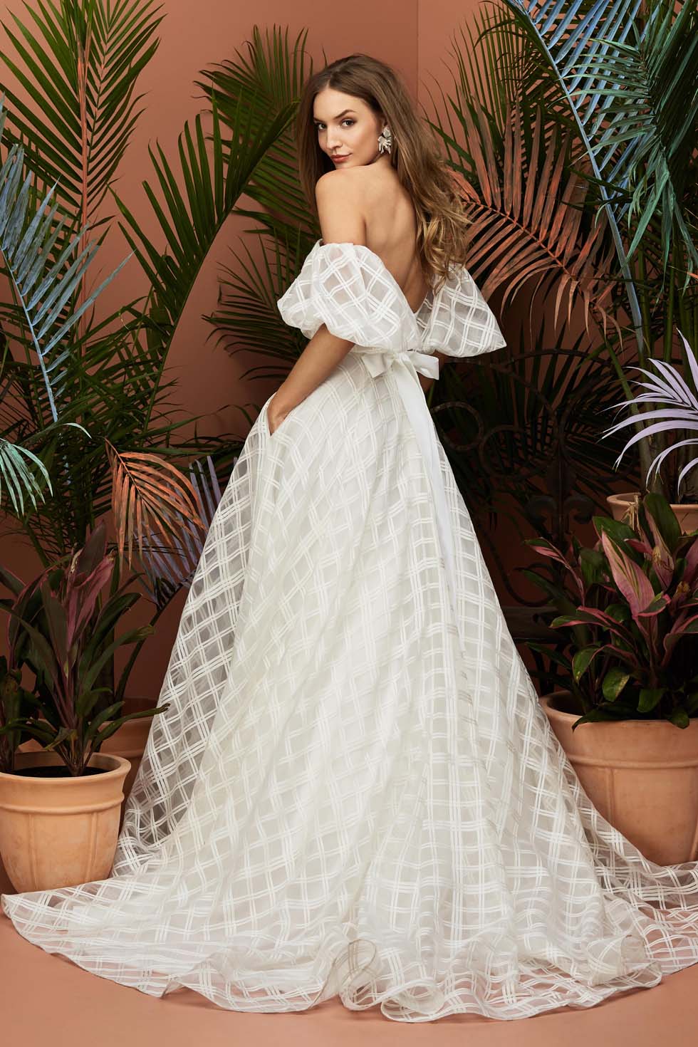 Brautkleider_w-too-brides_2019_F18_11106_Rosalind_0896_crop Brautkleid mit Puffärmeln w-too Brides