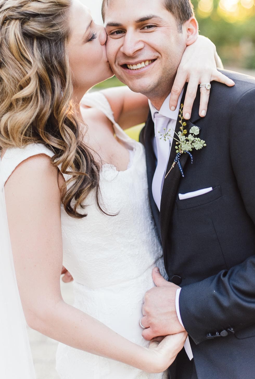 Hochzeitsfoto Brautpaar Kuss Hochzeitskuss Brautpaar