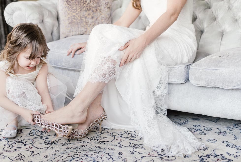 Getting Ready Braut Brautschuhe offen Diamanten