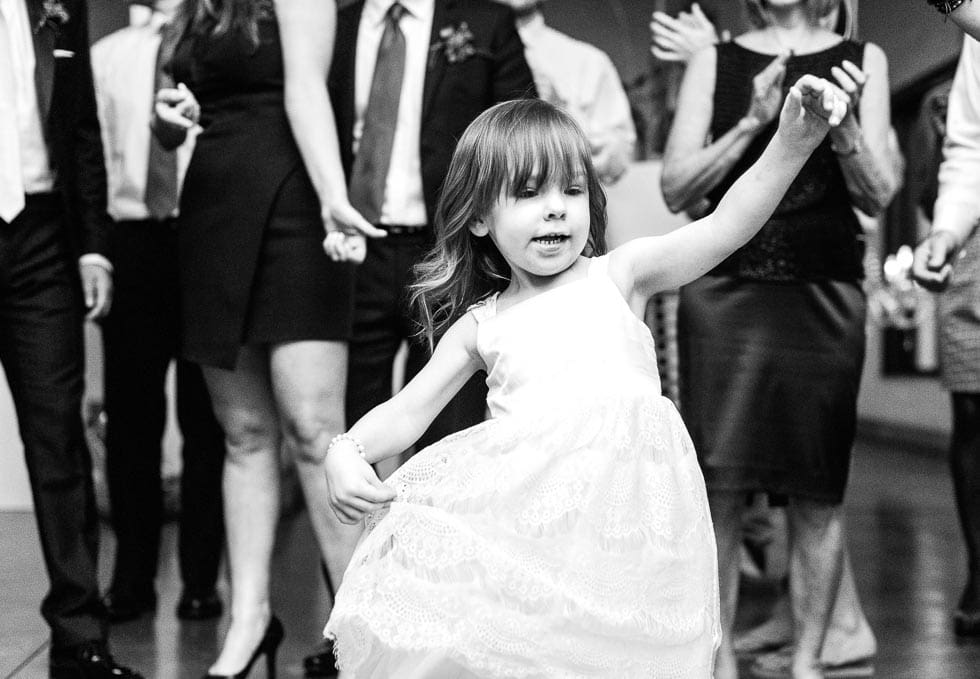 Hochzeitsgäste tanzen Hochzeit Kinder