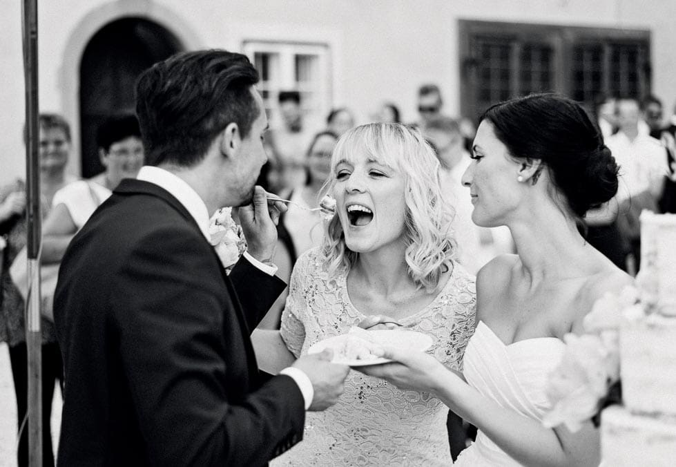 Hochzeitsfoto Hochzeitsgäste Hochzeitsfoto Brautpaar Hochzeitstorte