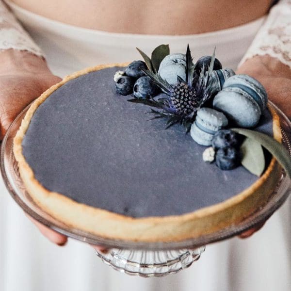 Hochzeitstorte Blaubeeren Lila