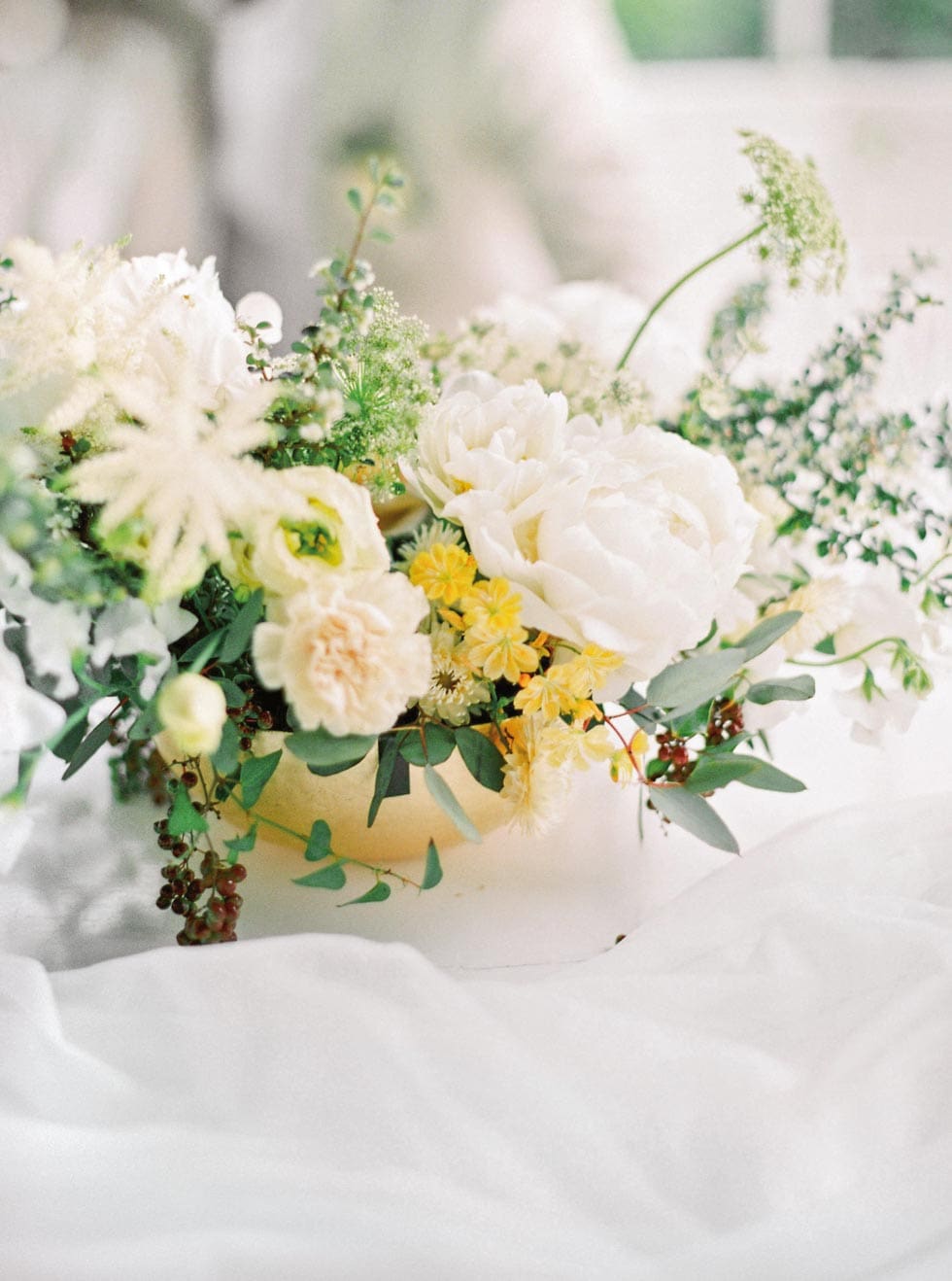 Tischdeko Hochzeit weiß gelb Tischdeko Hochzeit weiß gelb