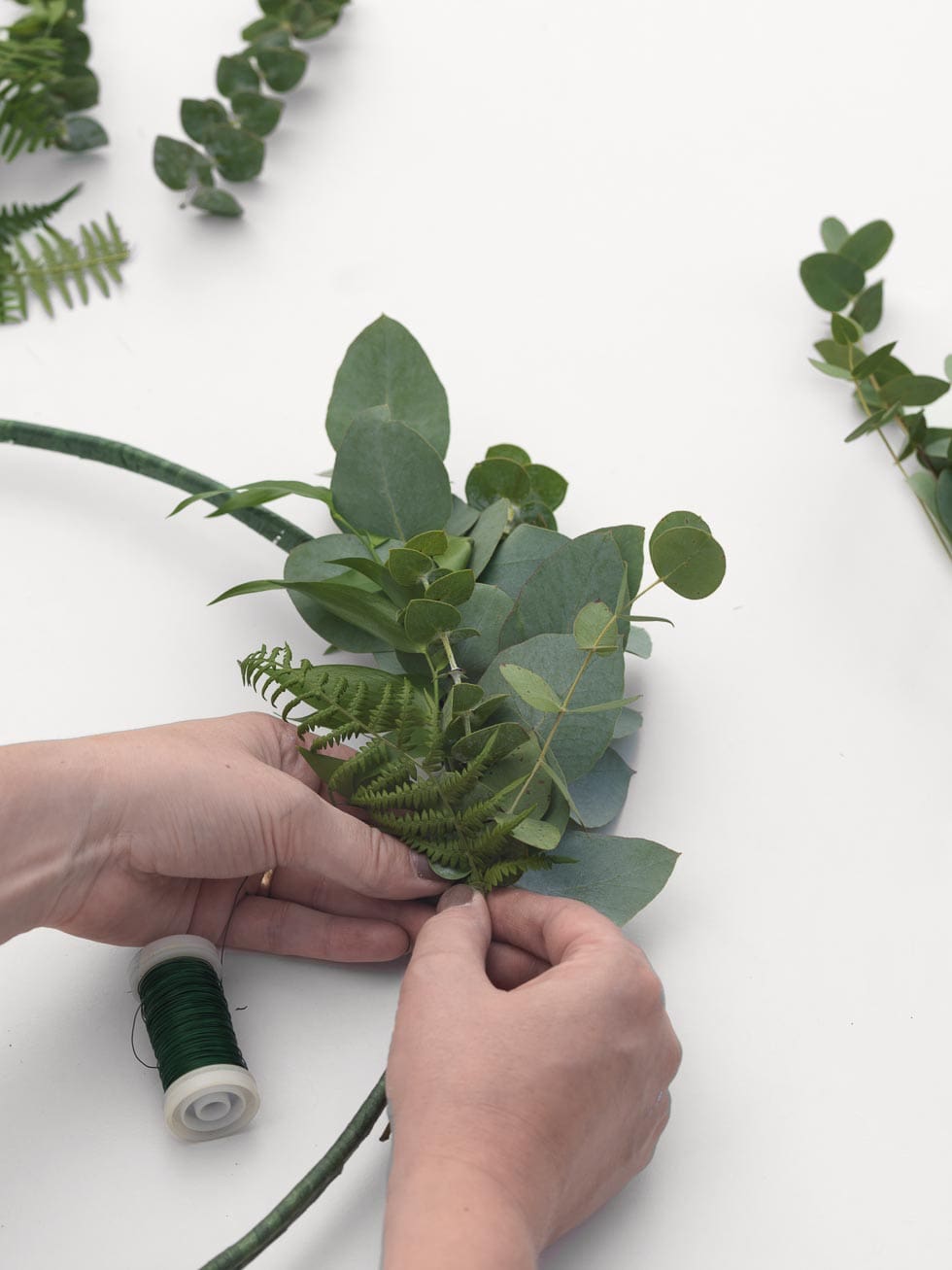 Willkommensschild Blumenkranz selber machen