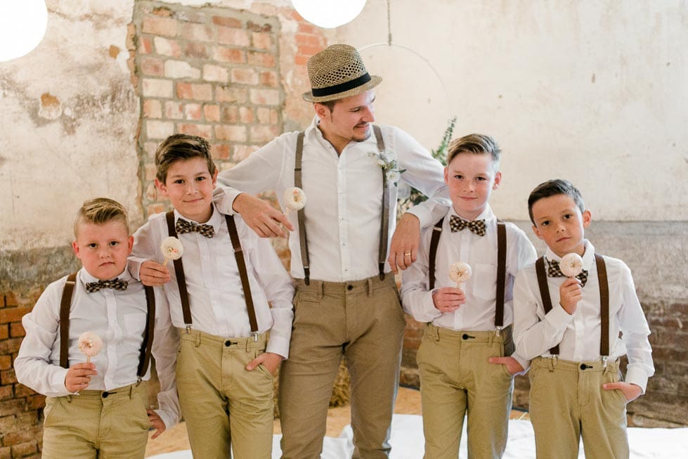 Blumenkind Kleid Jungs Outfit Blumenkind Kleid Jungs Outfit