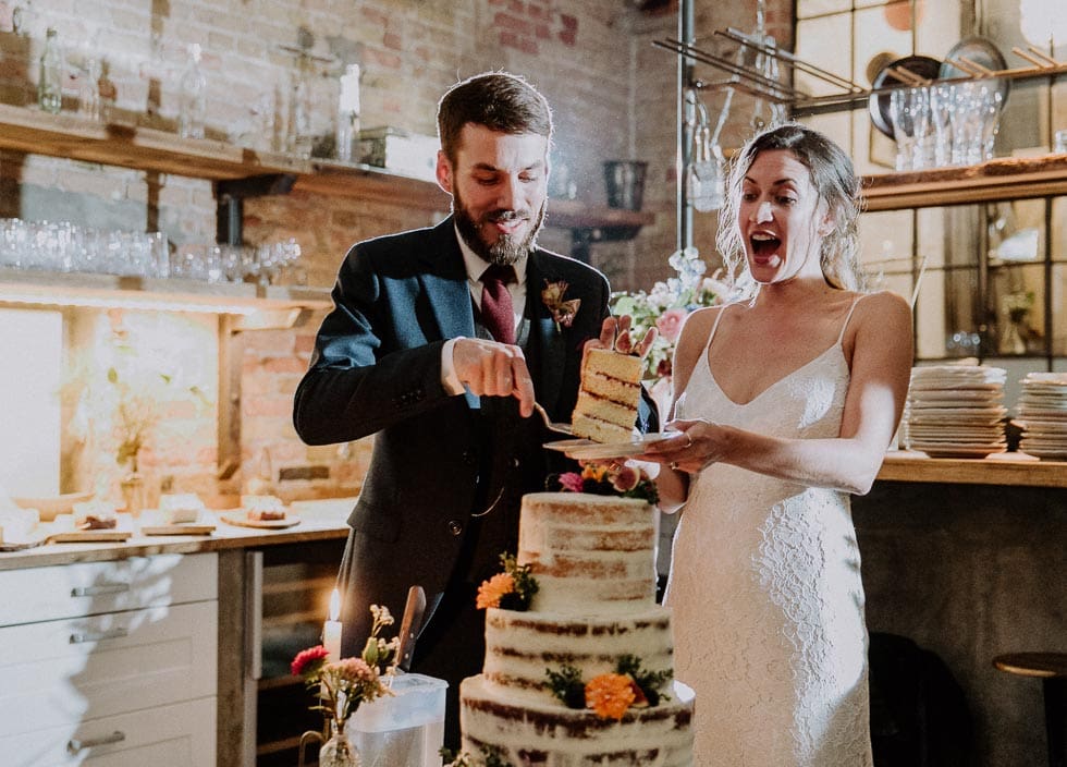Hochzeitstorte anschneiden Hochzeitstorte anschneiden
