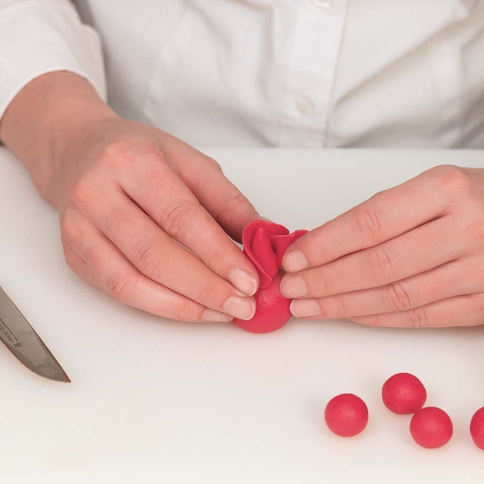 Marzipan Rose modellieren Marzipan Rose modellieren