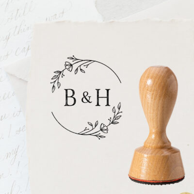 Hochzeitsstempel Initialen Blumenkranz