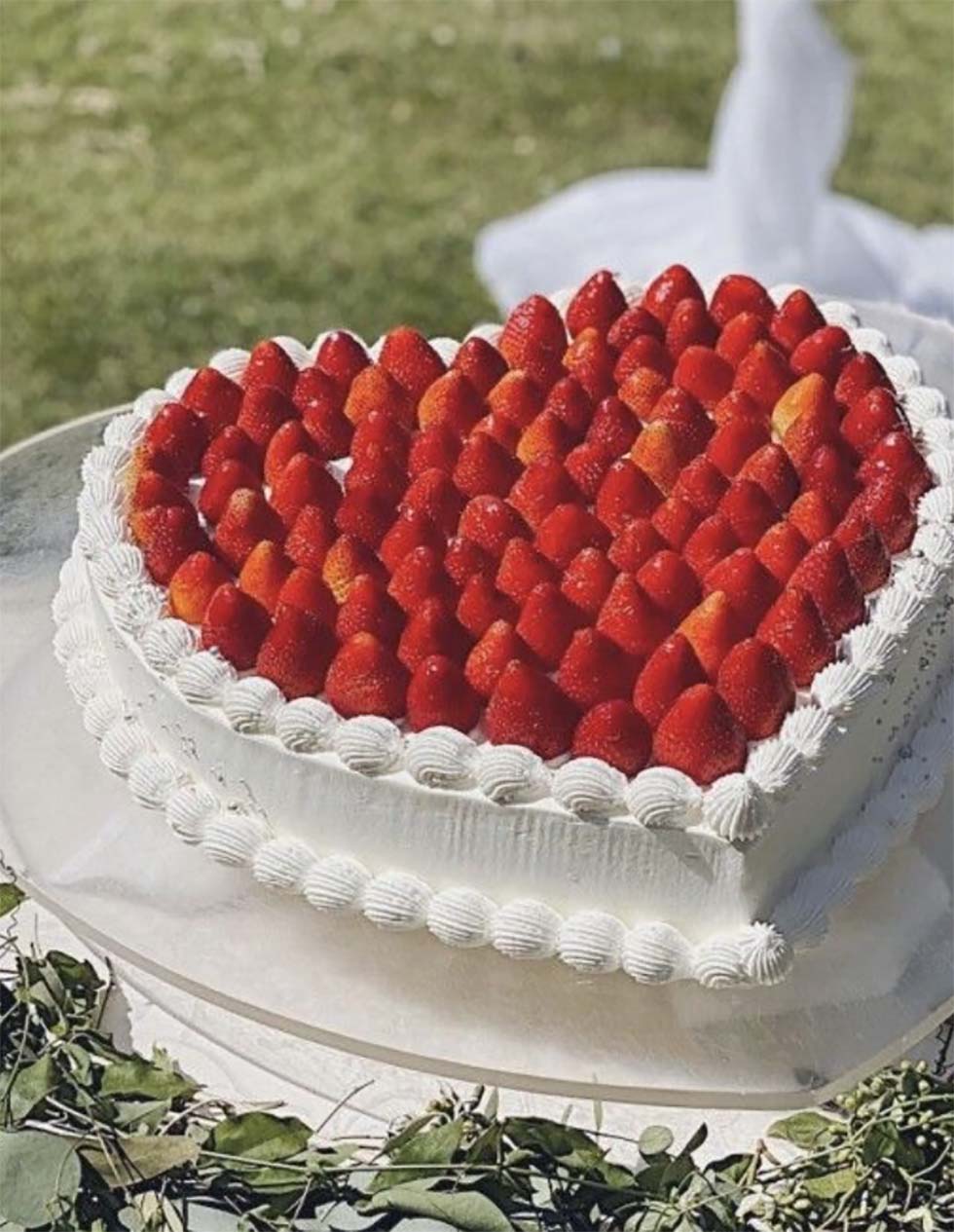 Hochzeitstorte Herz Buttercreme Erdbeeren Hochzeitstorte Herz Buttercreme Erdbeeren